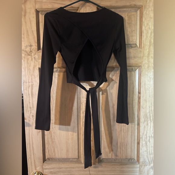 Long Sleeve Crop Top - Picture 2 of 3